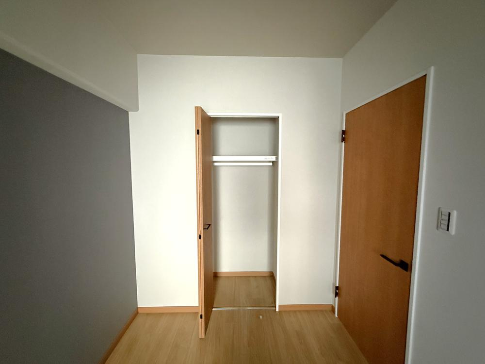 ステイツ南楠葉の収納|洋室のクローゼット
■物件内覧・資金計画相談・住宅ローン相談、リフォーム相談、お問合せ受付中■
※当日・翌日のご内覧、ご相談はお電話でのお問合せがスムーズです！