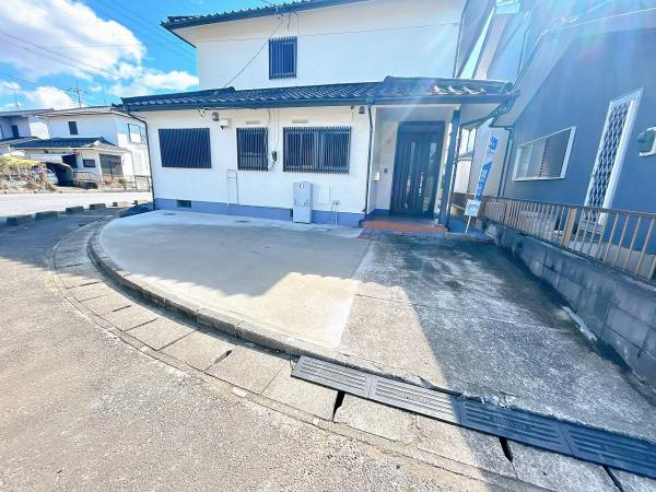 つくば市森の里　中古戸建てのその他|カースペース2台完備。ゲスト用のスペースも確保できますね♪


