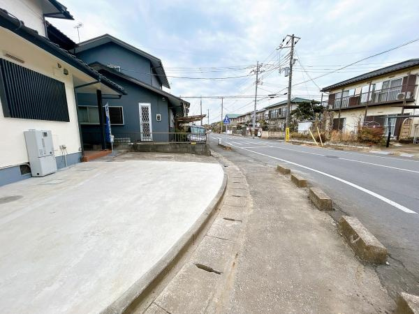 つくば市森の里　中古戸建ての前面道路含む現地写真|『今から見たい！』大歓迎です♪
お気軽にＲ－ｈomeまでお問い合わせください。