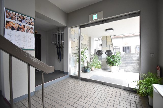 ウエキマンションのエントランス