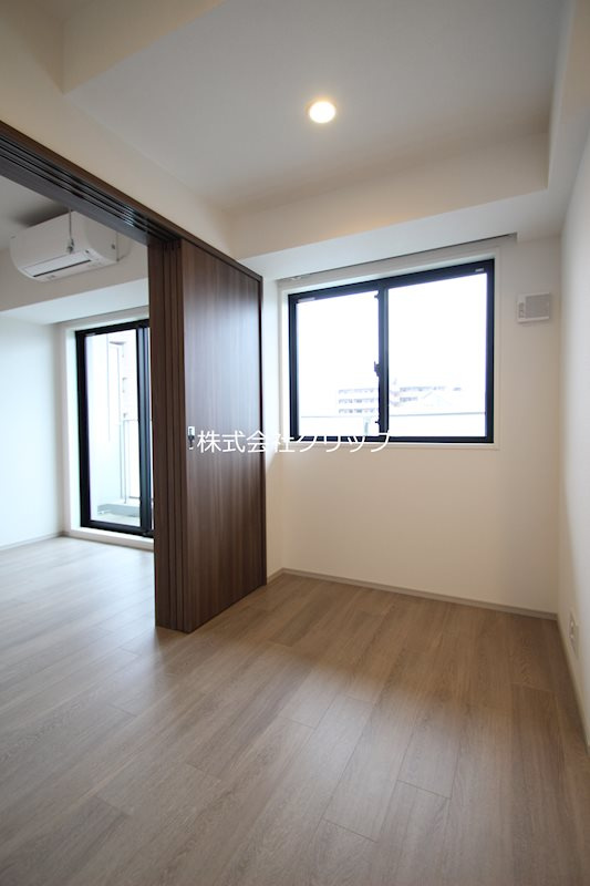 ドゥーエ横濱鶴見の洋室