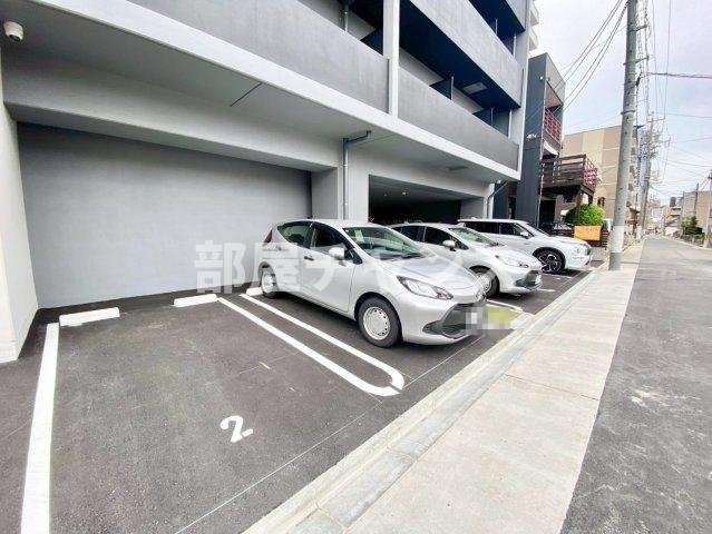 ディアレイシャス名駅WESTの駐車場