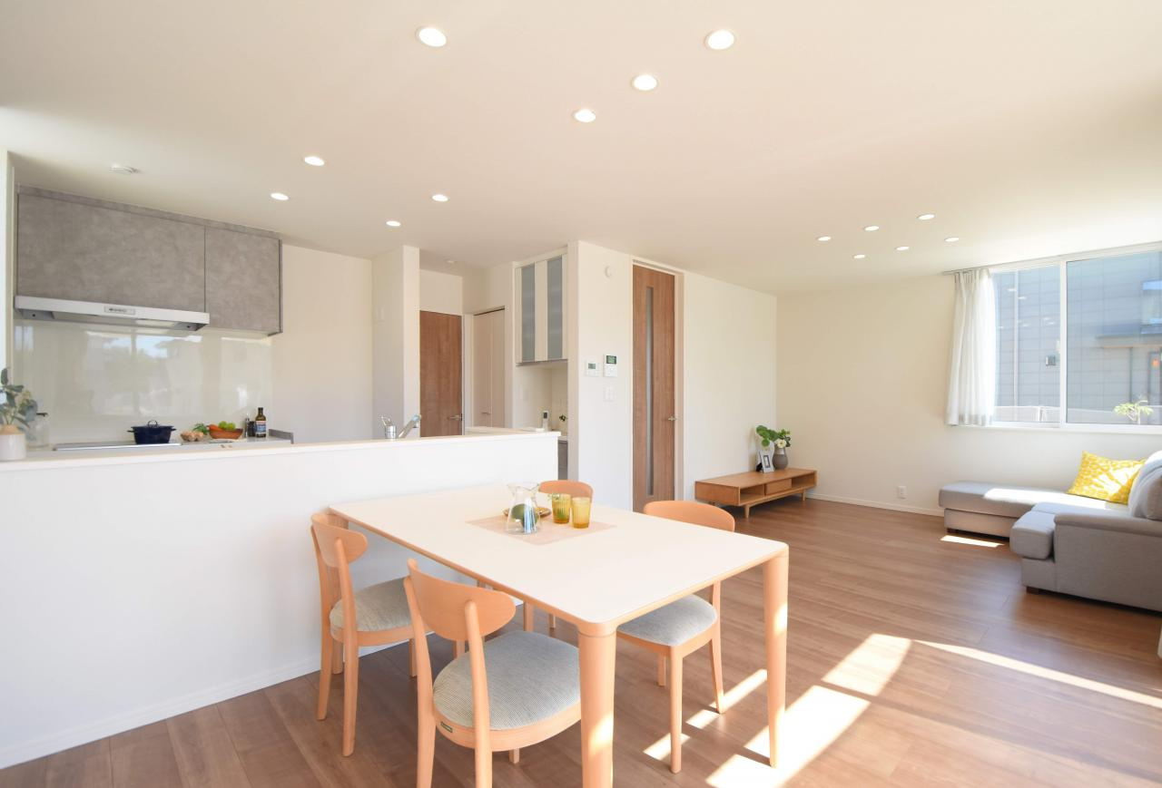 総社市門田11号棟の居間・リビング