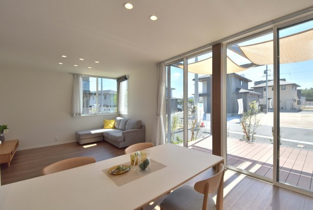 総社市門田11号棟の居間・リビング