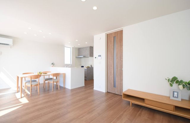 総社市門田11号棟の居間・リビング