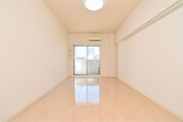 Gramercy Sakaeの居間・リビング