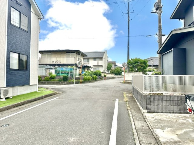 【中古戸建】高崎市箕郷町上芝の前面道路含む現地写真|■外観