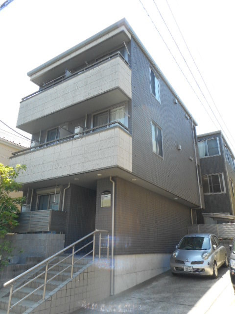 キャトルセゾン　あざみ野の駐車場