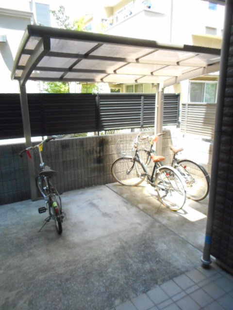 キャトルセゾン　あざみ野のその他共用部分|屋根付き駐輪場