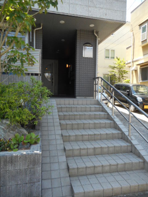 キャトルセゾン　あざみ野のエントランス|綺麗なエントランス