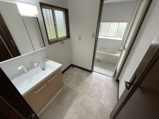 浅見邸　細草の洗面所