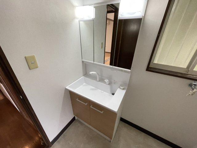 浅見邸　細草の独立洗面台