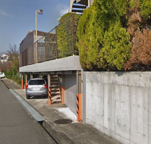 メゾン・ド・エレーヴ唐国の駐車場|駐車場があります