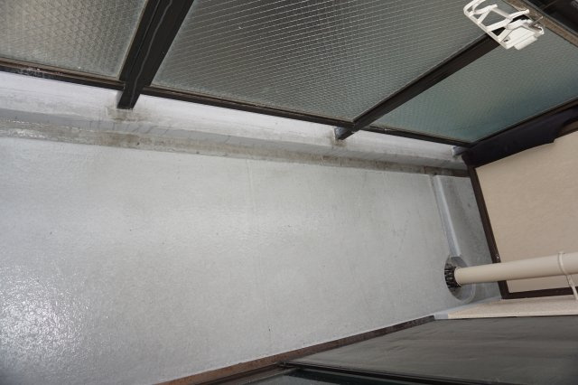 メゾン・ド・エレーヴ唐国のバルコニー|暖かな日差しのふりそそぐバルコニー