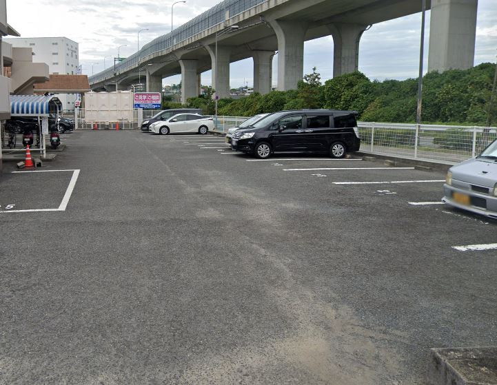 メゾン中塚の駐車場|駐車場に車を止められます