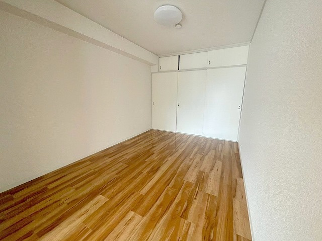 サンフラッツ新大阪本館の寝室