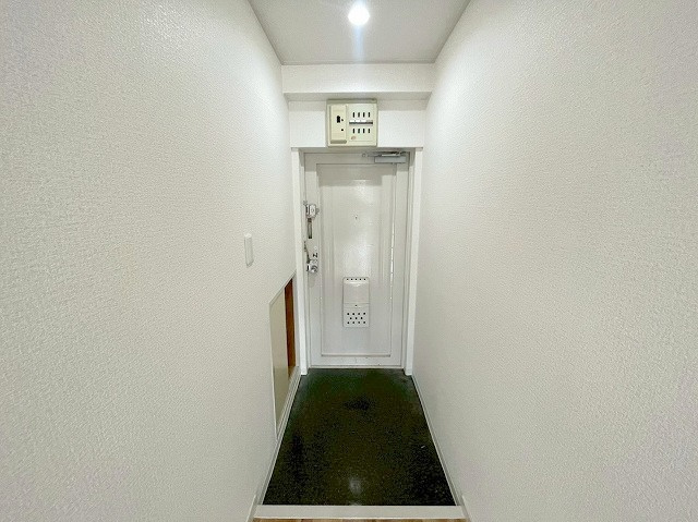 サンフラッツ新大阪本館の玄関
