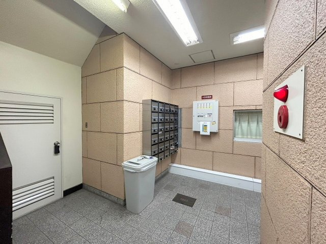 サンフラッツ新大阪本館のロビー