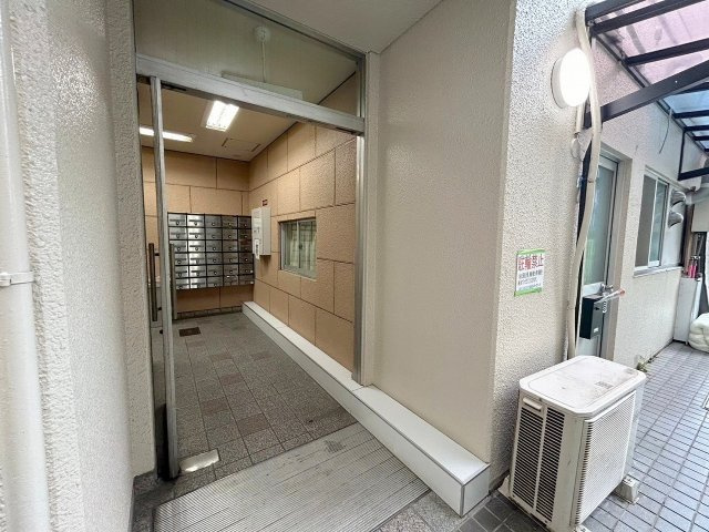 サンフラッツ新大阪本館のエントランス