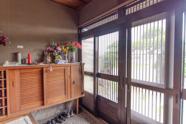 足利市高松町の中古一戸建の玄関|シューズBOX付きで靴の収納にも困りません(^ ^)