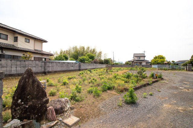 足利市高松町の中古一戸建の庭|ご家族の趣味やライフスタイルに合わせて活用できるところが、広いお庭の長所です(^^)