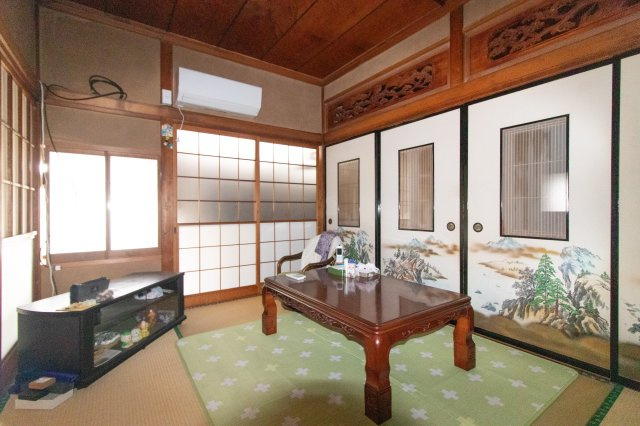 足利市高松町の中古一戸建の和室|居間や寝室にもなる汎用性の高さや天然の機能性を活かした快適さが魅力的ですね！