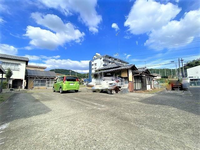 パルシャイン デルタの駐車場