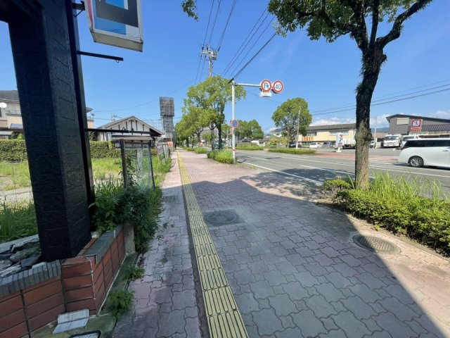 新地町売り土地の前面道路含む現地写真