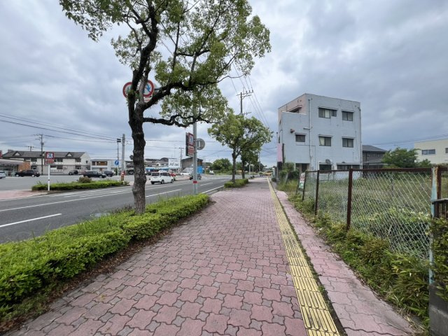 新地町売り土地の前面道路含む現地写真