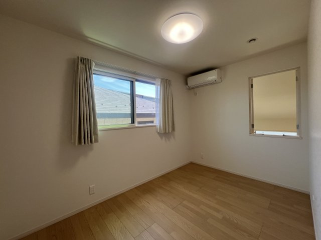 大和ハウス施工の大和にある大和なでしこ物件【大和市下鶴間】中古戸建の洋室|個人の部屋や寝室として使える洋室です