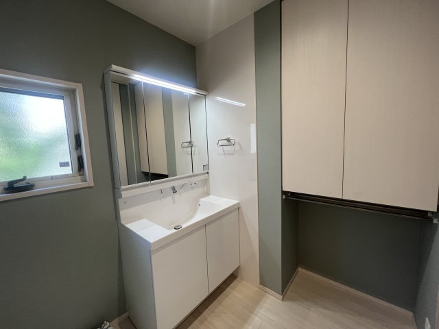 大和ハウス施工の大和にある大和なでしこ物件【大和市下鶴間】中古戸建の独立洗面台|独立洗面台、朝の身支度には欠かせません