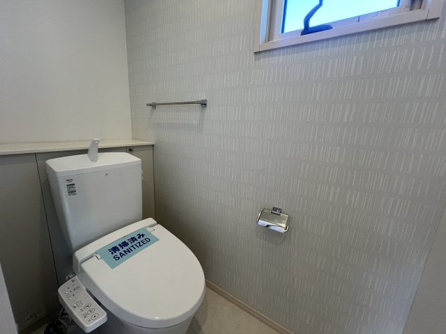 大和ハウス施工の大和にある大和なでしこ物件【大和市下鶴間】中古戸建のトイレ|清潔感のあるトイレです