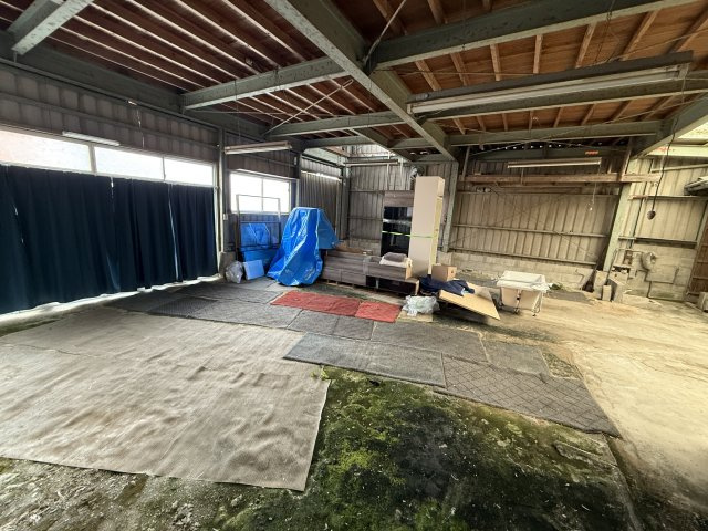 宮野倉庫の駐車場