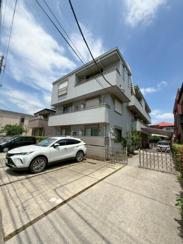 メゾン北綾瀬の駐車場