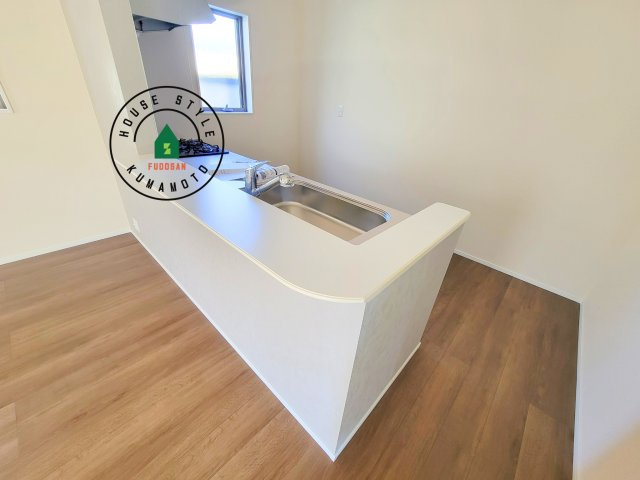 熊本市中央区帯山4丁目第15-2棟（1号棟）のダイニング|会話が弾む場所として居心地の良いリビングです。