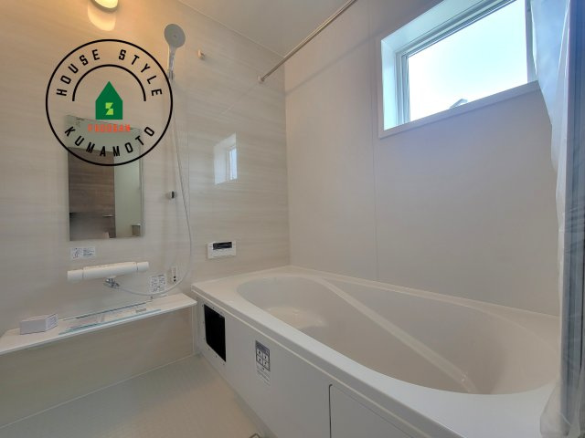 合志市竹迫第1-3棟（2号棟）の浴室|1日の疲れを癒してくれる広々バスルーム。雨の日のお洗濯にも大活躍な浴室乾燥機付です！