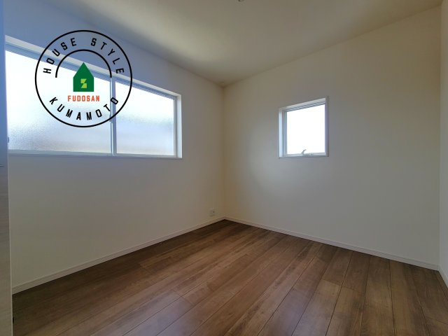 合志市竹迫第1-3棟（2号棟）の子供部屋|採光良好な洋室は全居室、複層ガラスの遮熱効果と断熱効果で、一年中快適に過ごせます。