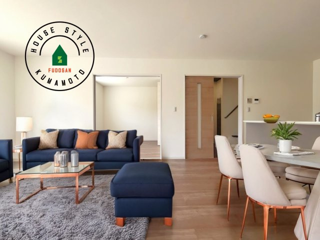 合志市竹迫第1-3棟（2号棟）の居間・リビング|明るく開放的なリビングダイニングは豊かな陽光が注ぎ込み、やすらぎの空間を演出してくれます。ご家族で楽しいひとときをお過ごし下さい。※家具はCGを合成したものです。