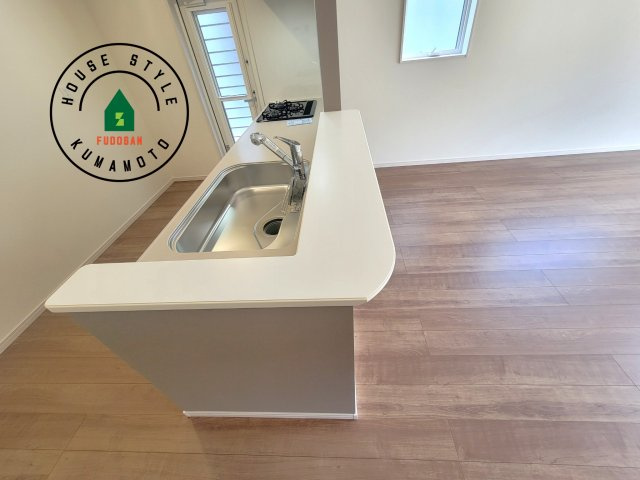 合志市竹迫第1-3棟（2号棟）のダイニング|会話が弾む場所として居心地の良いリビングです。