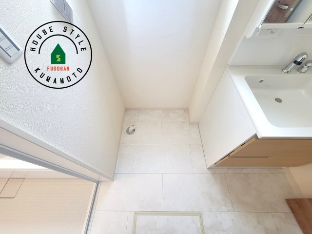 合志市竹迫第1-3棟（2号棟）のランドリースペース|追い炊きリモコン　システムバスはお風呂とリビングから操作可能です。