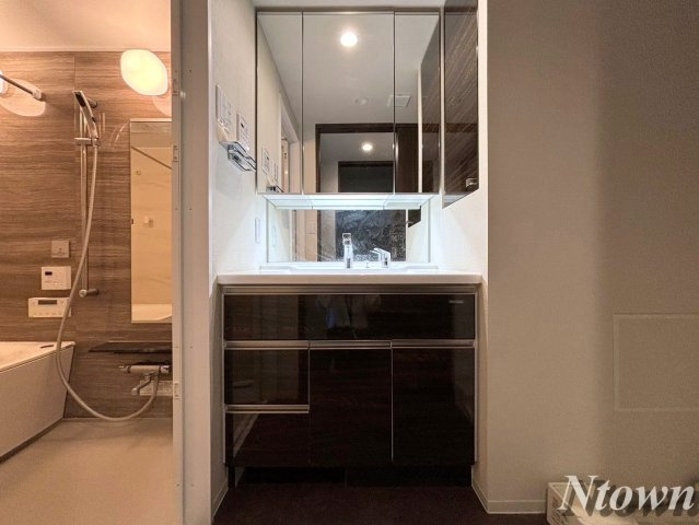 【独立洗面台】 | プレサンス　グラン　栄　THE　TOWER | 独立洗面台あり、毎朝おしゃれに忙しい女性の方におすすめです