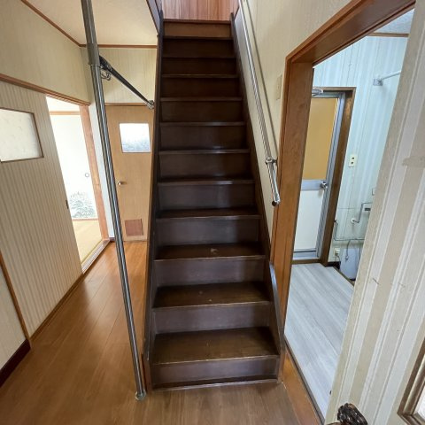 舟見町２丁目５－１５のエントランス