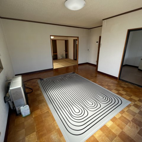 舟見町２丁目５－１５の居間・リビング