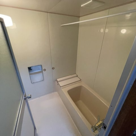 舟見町２丁目５－１５の浴室