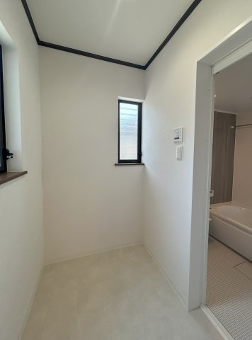 和泉市いぶき野1丁目戸建の脱衣所|脱衣室