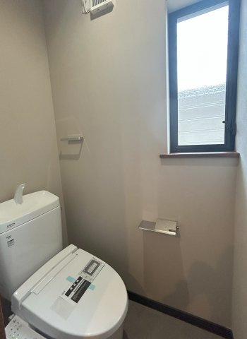 和泉市いぶき野1丁目戸建のトイレ|２階トイレ