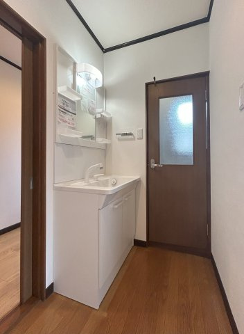 和泉市いぶき野1丁目戸建の独立洗面台|2階洗面化粧台