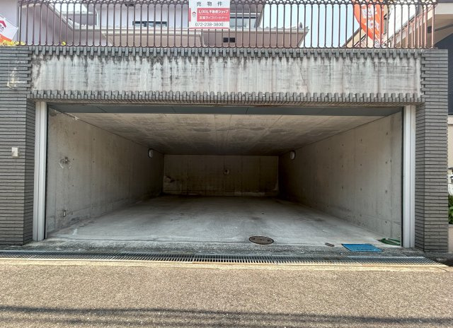 和泉市いぶき野1丁目戸建の駐車場|駐車スペース　幅約5.3ｍ・高さ約2.0ｍ