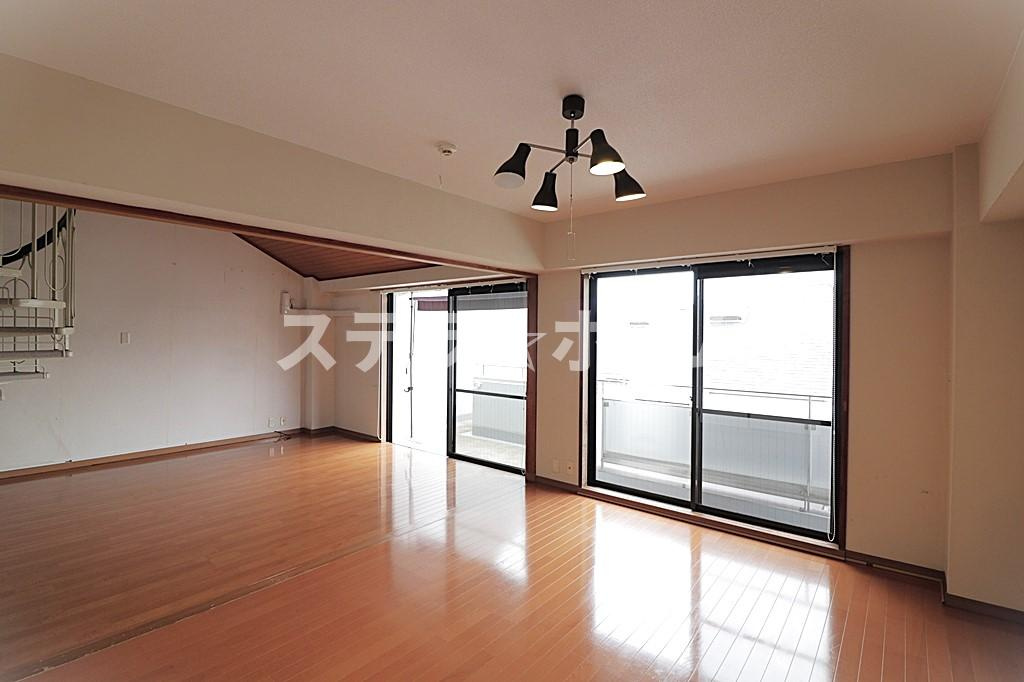 星和菊ヶ丘ハイツの居間・リビング|ゆったり過ごせる居間です