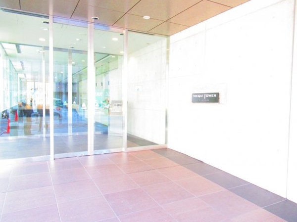  | 【エントランス外観】優雅で落ち着きのある雰囲気で、住まう方・ゲストを優しくお出迎えします。